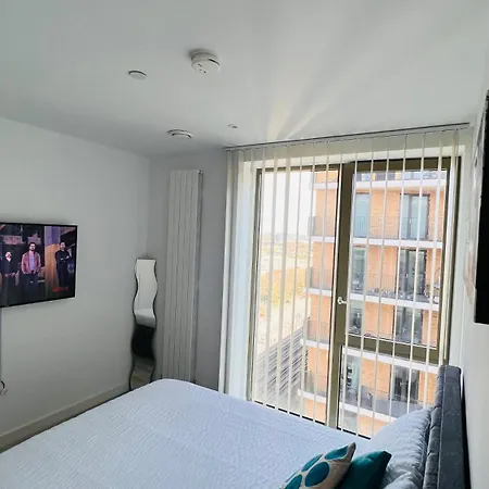 Lush Living - Double Room With Private Bathroom Лондон Экстерьер фото