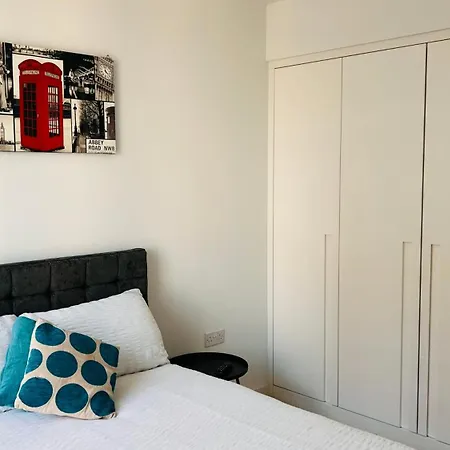 Lush Living - Double Room With Private Bathroom Лондон Экстерьер фото